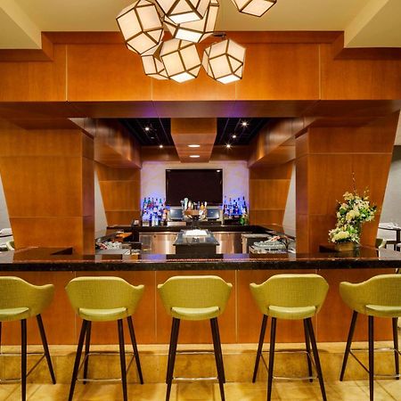 Courtyard By Marriott Boston Logan Airport Hotel Екстериор снимка
