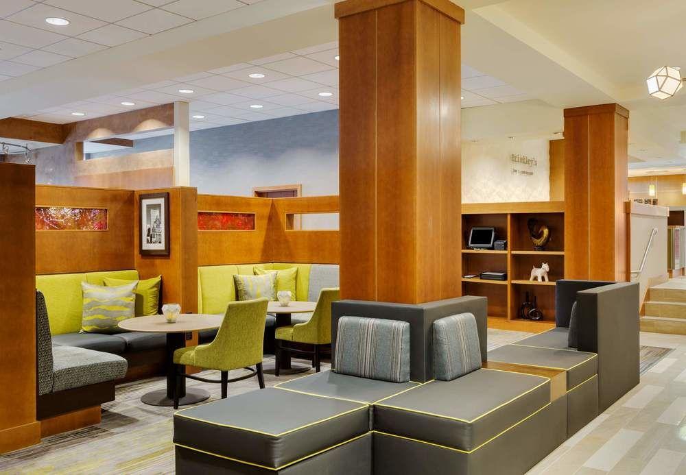 Courtyard By Marriott Boston Logan Airport Hotel Екстериор снимка