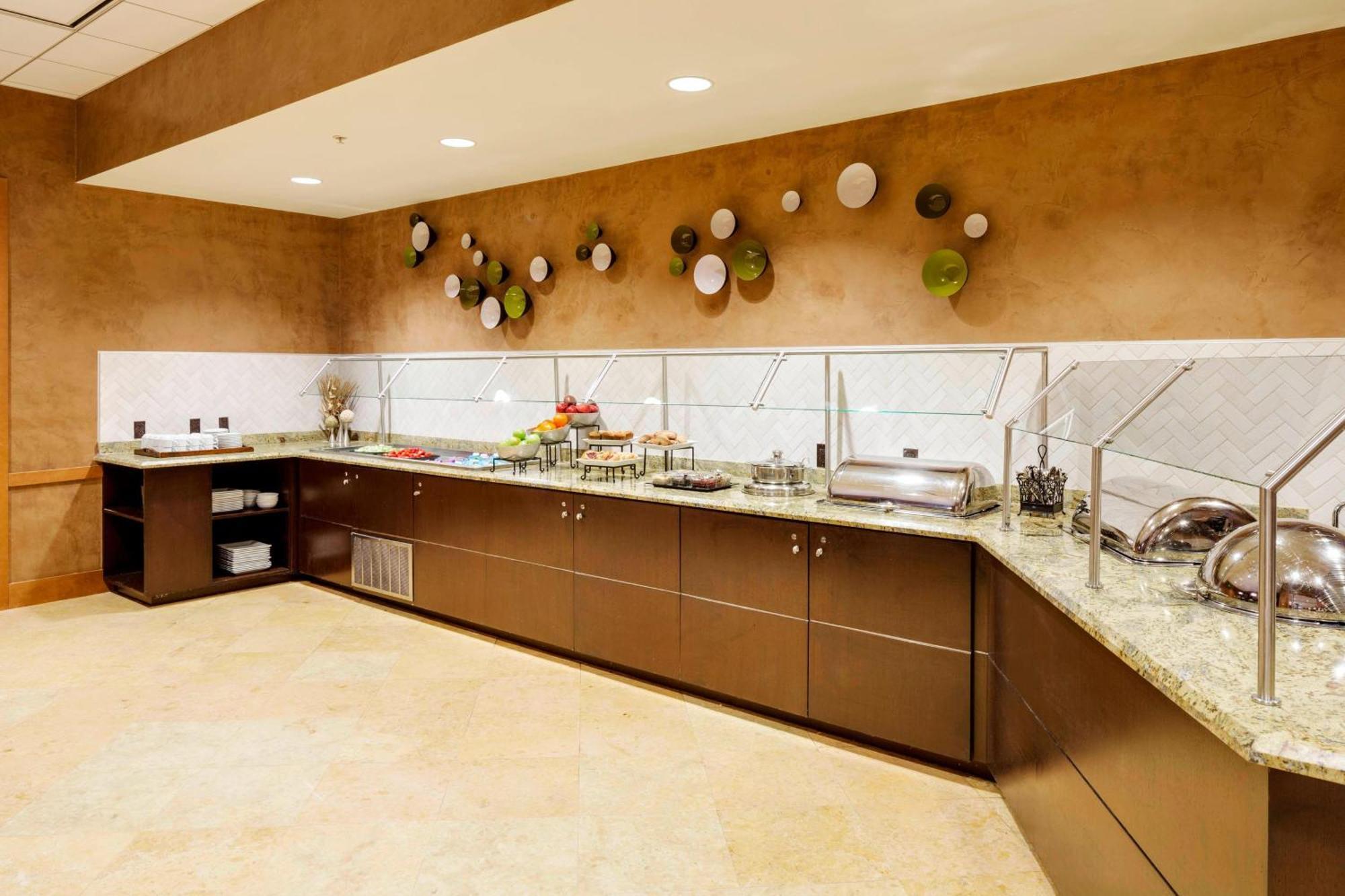 Courtyard By Marriott Boston Logan Airport Hotel Екстериор снимка
