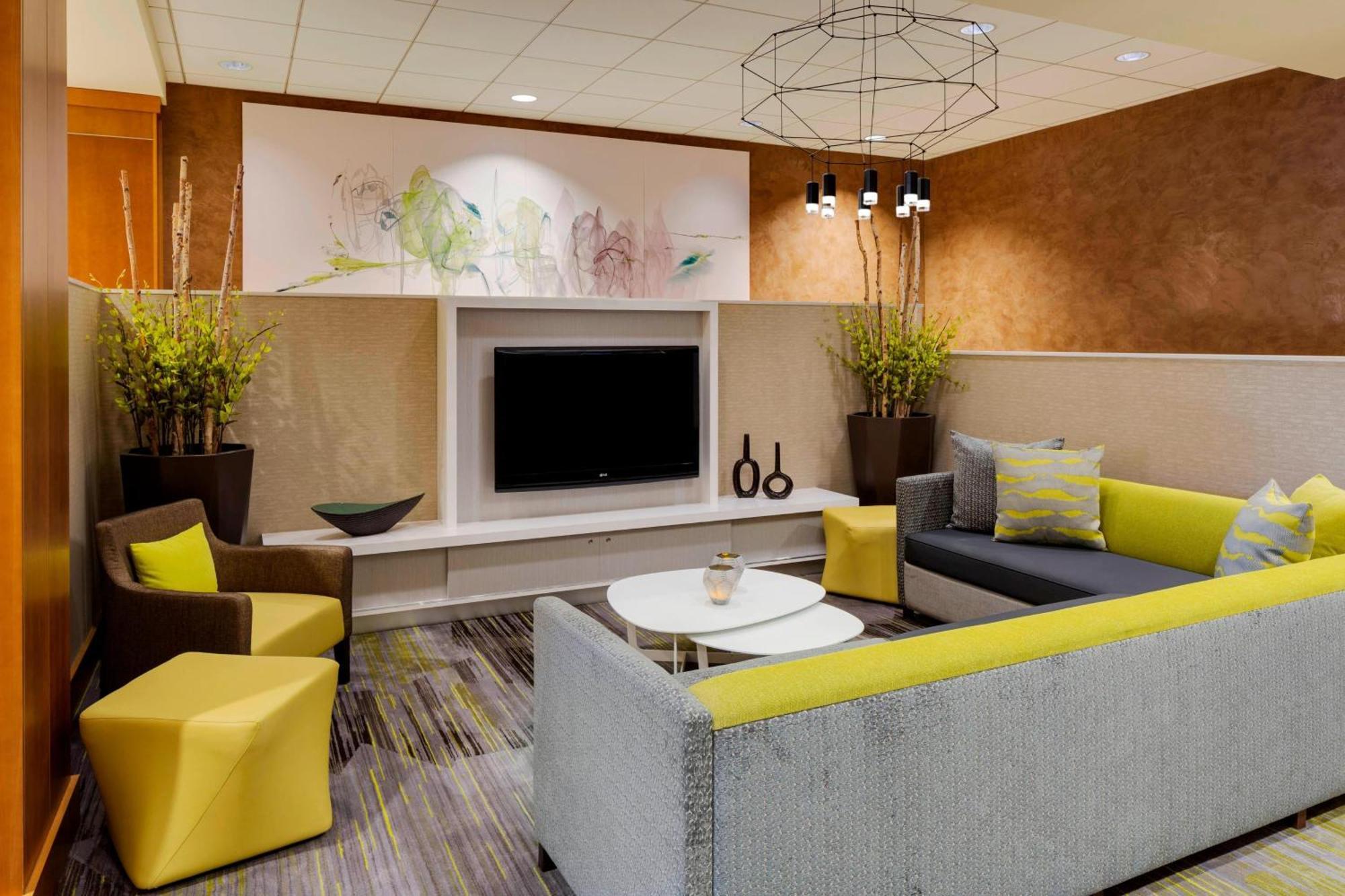 Courtyard By Marriott Boston Logan Airport Hotel Екстериор снимка
