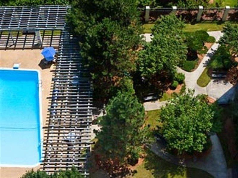 Courtyard By Marriott Boston Logan Airport Hotel Екстериор снимка