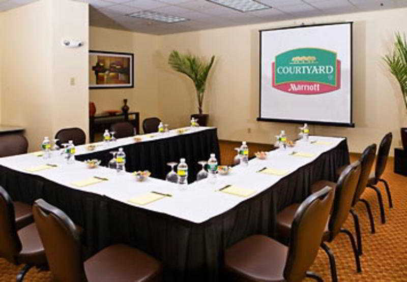 Courtyard By Marriott Boston Logan Airport Hotel Екстериор снимка