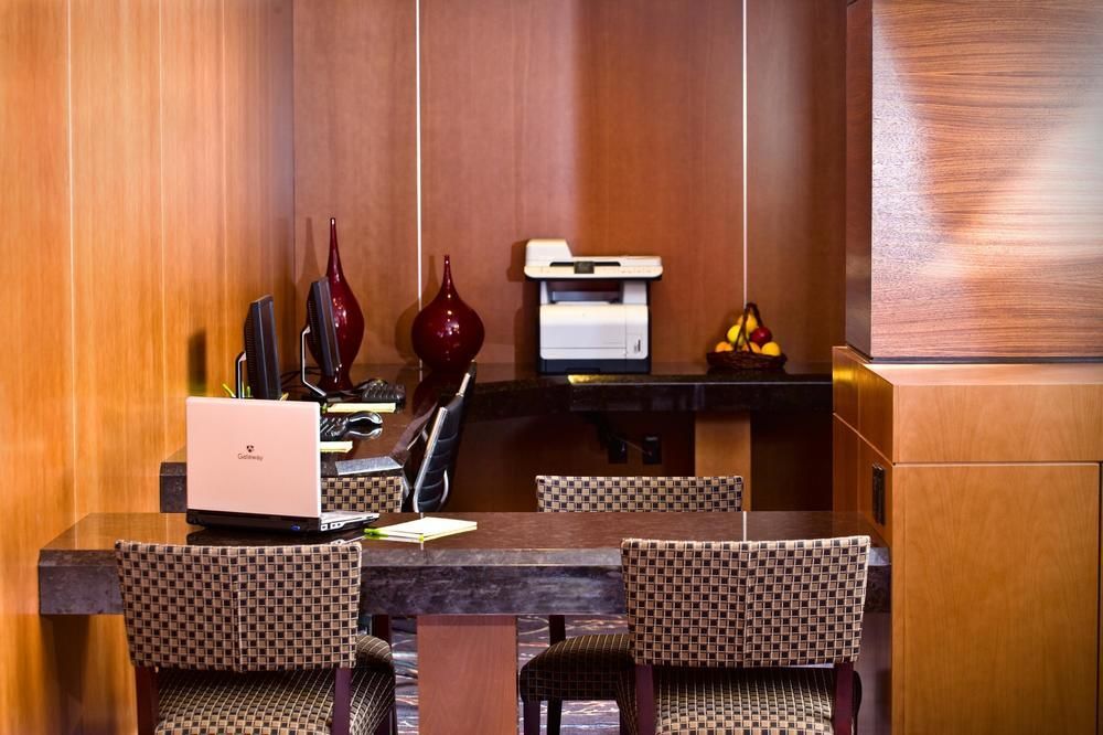 Courtyard By Marriott Boston Logan Airport Hotel Съоръжения снимка