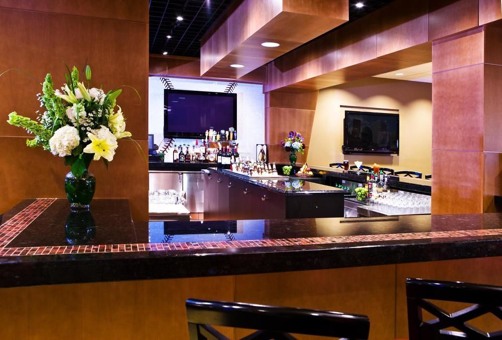 Courtyard By Marriott Boston Logan Airport Hotel Екстериор снимка