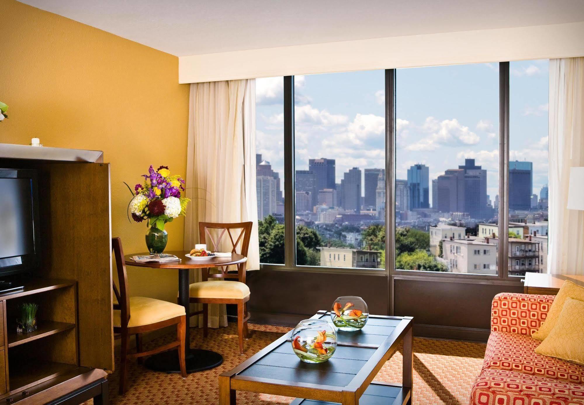 Courtyard By Marriott Boston Logan Airport Hotel Екстериор снимка