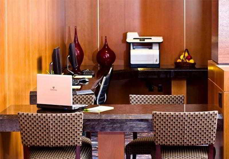 Courtyard By Marriott Boston Logan Airport Hotel Екстериор снимка