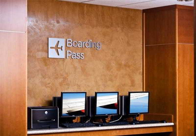 Courtyard By Marriott Boston Logan Airport Hotel Екстериор снимка
