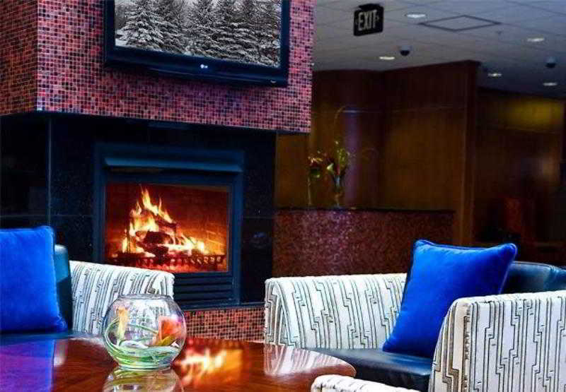Courtyard By Marriott Boston Logan Airport Hotel Екстериор снимка