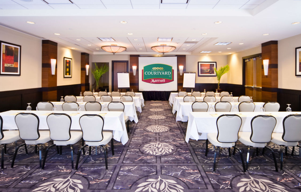 Courtyard By Marriott Boston Logan Airport Hotel Екстериор снимка